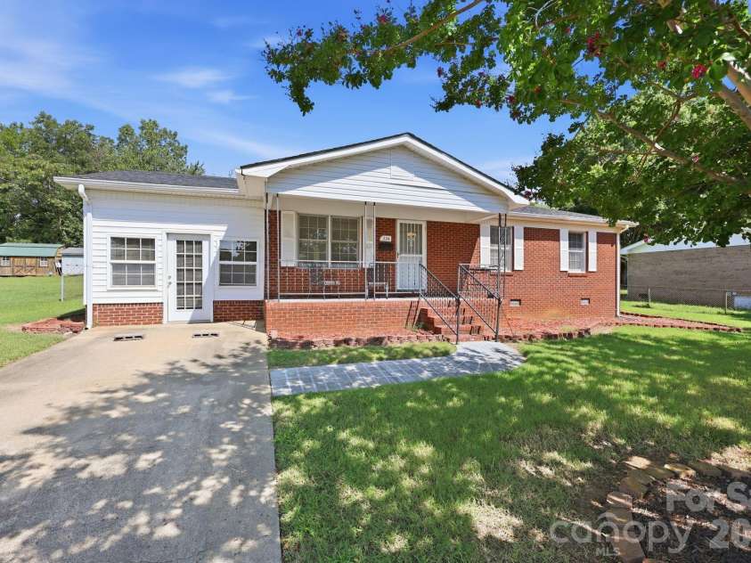 534 Martin Luther King Jr Avenue, Salisbury, NC 28144.  MLS# CAR4418466, YatesRealty ID 47152. 