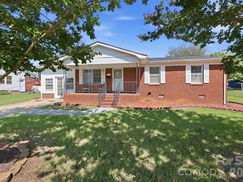 534 Martin Luther King Jr Avenue, Salisbury, NC 28144.  MLS# CAR4418466, YatesRealty ID 47152. 