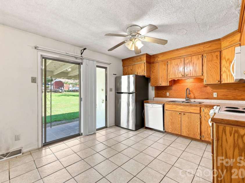 534 Martin Luther King Jr Avenue, Salisbury, NC 28144.  MLS# CAR4418466, YatesRealty ID 47152. 
