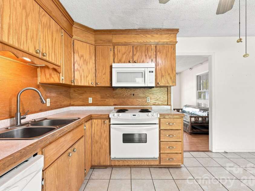 534 Martin Luther King Jr Avenue, Salisbury, NC 28144.  MLS# CAR4418466, YatesRealty ID 47152. 