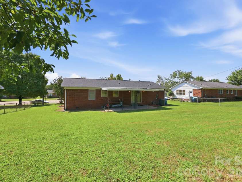 534 Martin Luther King Jr Avenue, Salisbury, NC 28144.  MLS# CAR4418466, YatesRealty ID 47152. 