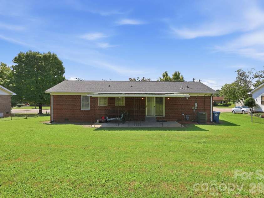 534 Martin Luther King Jr Avenue, Salisbury, NC 28144.  MLS# CAR4418466, YatesRealty ID 47152. 
