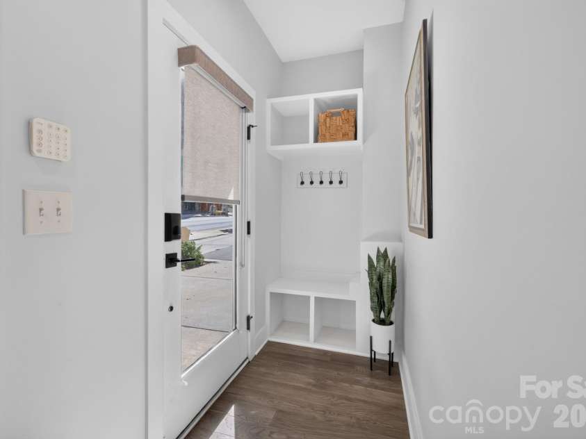 1206 Minter Place, Charlotte, NC 28203.  MLS# CAR4418036, YatesRealty ID 47160. 