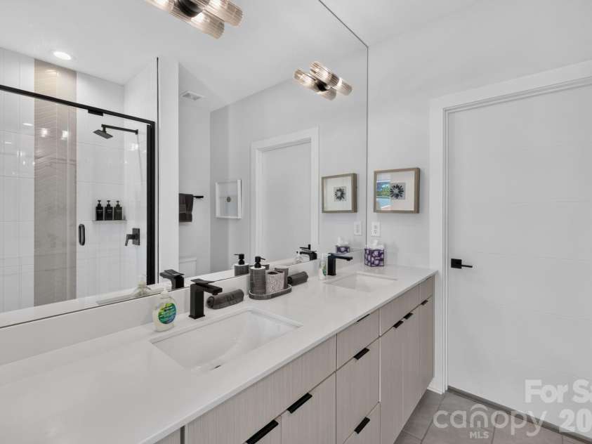 1206 Minter Place, Charlotte, NC 28203.  MLS# CAR4418036, YatesRealty ID 47160. 