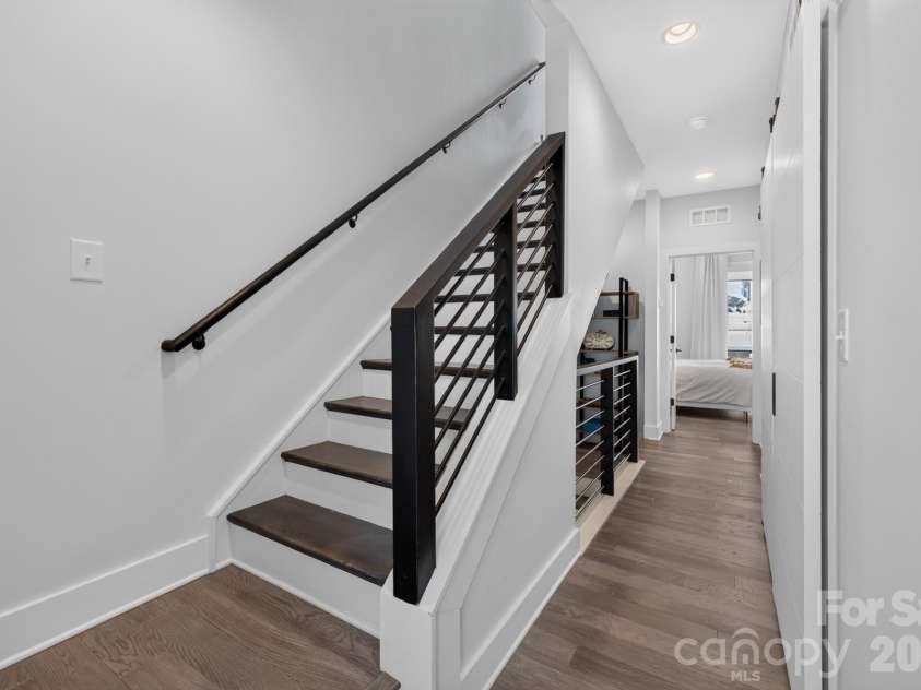 1206 Minter Place, Charlotte, NC 28203.  MLS# CAR4418036, YatesRealty ID 47160. 