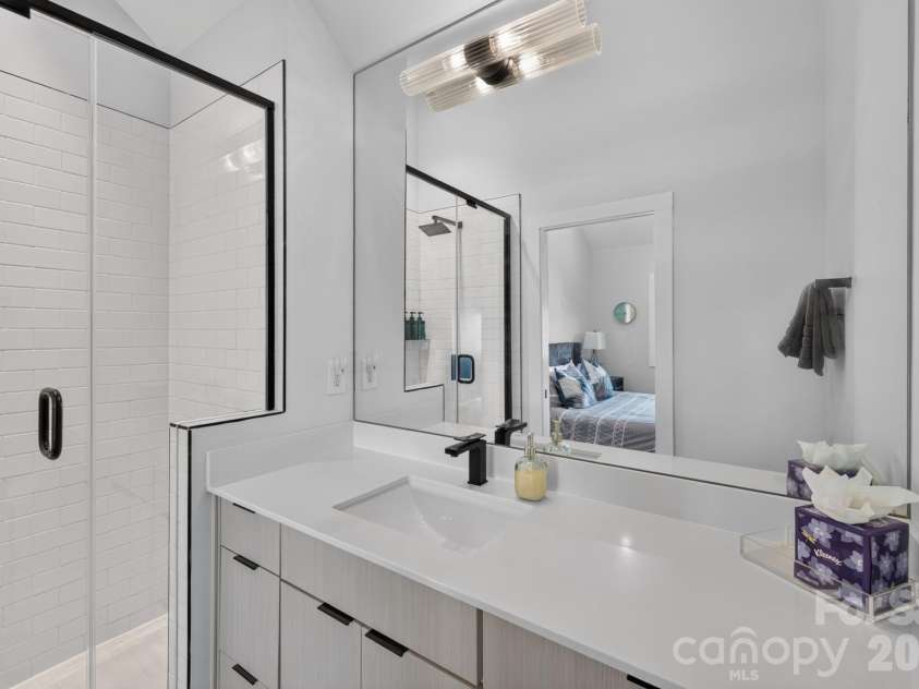 1206 Minter Place, Charlotte, NC 28203.  MLS# CAR4418036, YatesRealty ID 47160. 