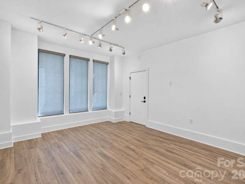 1206 Minter Place, Charlotte, NC 28203.  MLS# CAR4418036, YatesRealty ID 47160. 