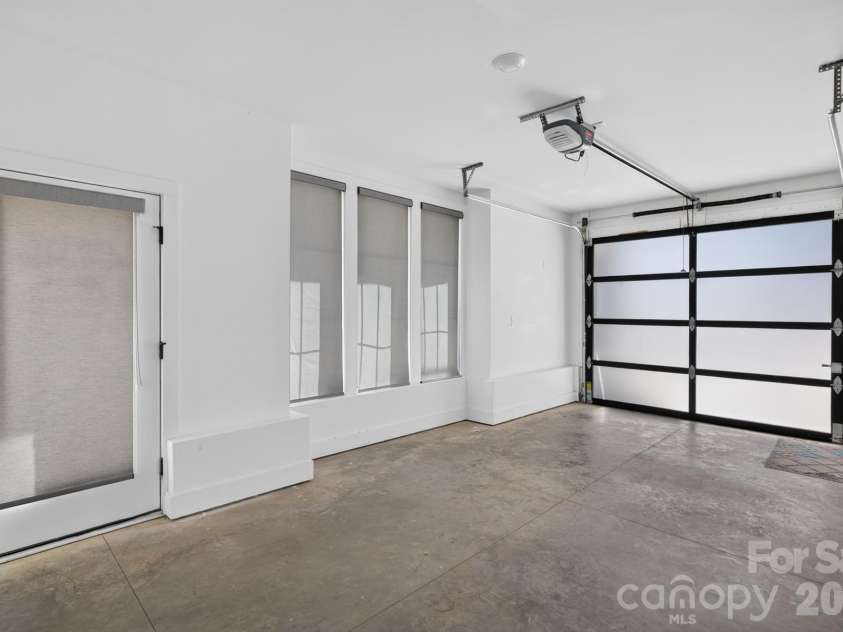 1206 Minter Place, Charlotte, NC 28203.  MLS# CAR4418036, YatesRealty ID 47160. 