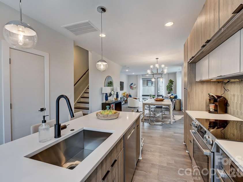 1206 Minter Place, Charlotte, NC 28209.  MLS# CAR4418036, YatesRealty ID 47160. 