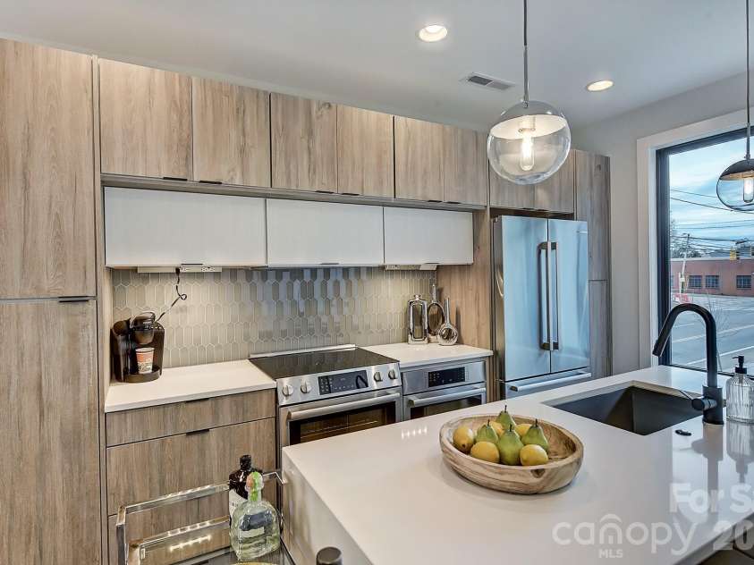 1206 Minter Place, Charlotte, NC 28209.  MLS# CAR4418036, YatesRealty ID 47160. 