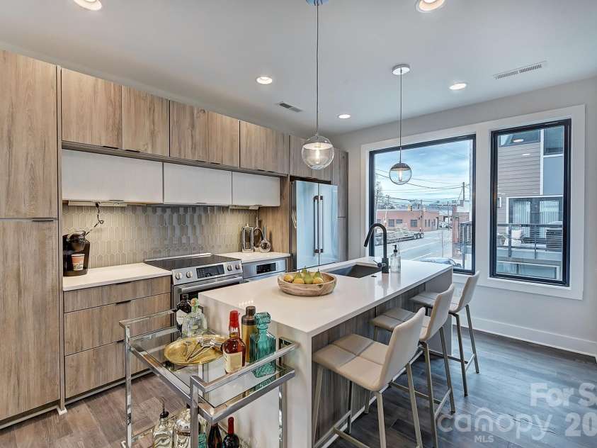 1206 Minter Place, Charlotte, NC 28209.  MLS# CAR4418036, YatesRealty ID 47160. Kitchen