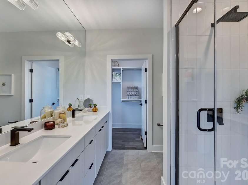 1206 Minter Place, Charlotte, NC 28209.  MLS# CAR4418036, YatesRealty ID 47160. Primary Bathroom