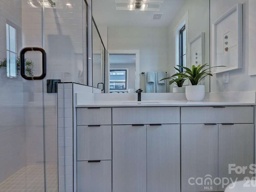 1206 Minter Place, Charlotte, NC 28209.  MLS# CAR4418036, YatesRealty ID 47160. Secondary Bathroom