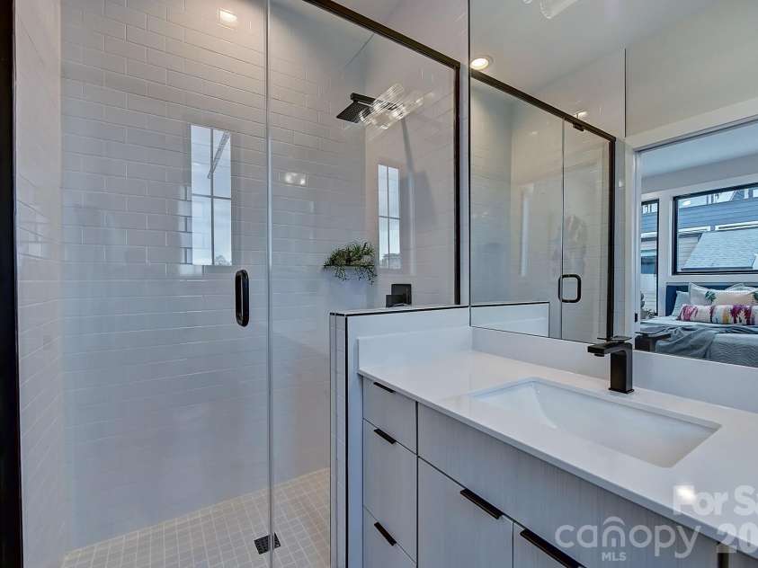 1206 Minter Place, Charlotte, NC 28209.  MLS# CAR4418036, YatesRealty ID 47160. Secondary Bathroom