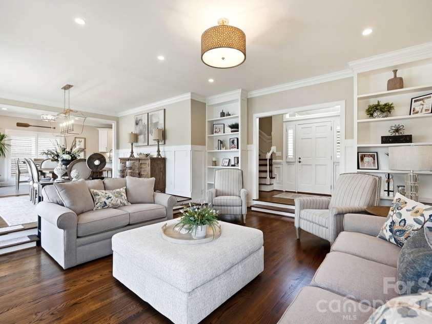 7310 Swansea Lane, Cornelius, NC 28031.  MLS# CAR4415897, YatesRealty ID 47163. Custom built-ins