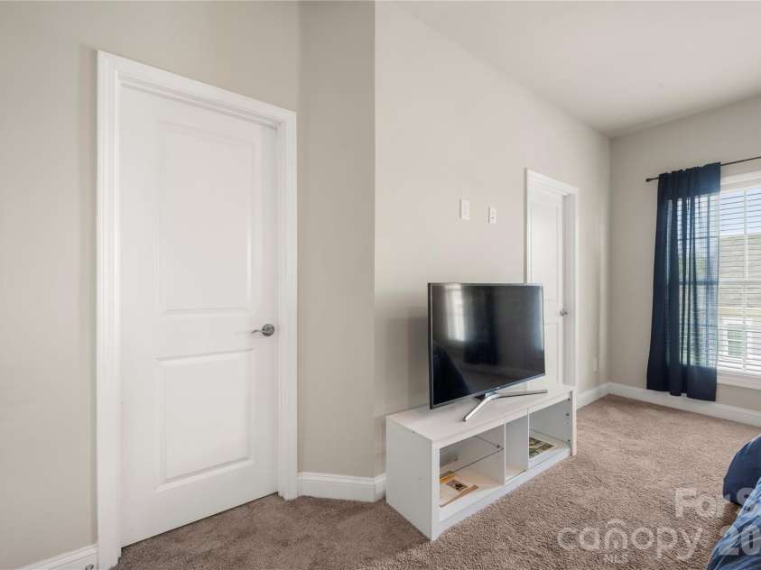 8309 Scotney Bluff Avenue, Charlotte, NC 28273.  MLS# CAR4418846, YatesRealty ID 47168. 