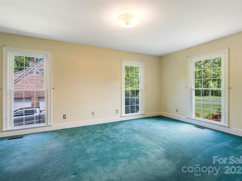 218 Fairway Drive, Shelby, NC 28150.  MLS# CAR4129420, YatesRealty ID 4717. Primary en-suite bedroom on the main level with walk in closet and golf course views.