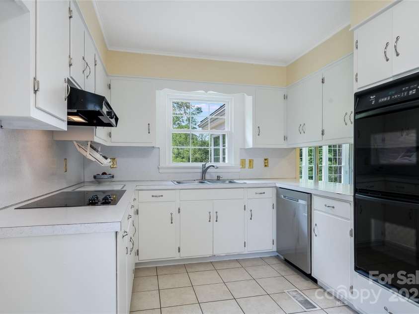 218 Fairway Drive, Shelby, NC 28150.  MLS# CAR4129420, YatesRealty ID 4717. The large fully functional kitchen area offers so much potential for updating and expanding.