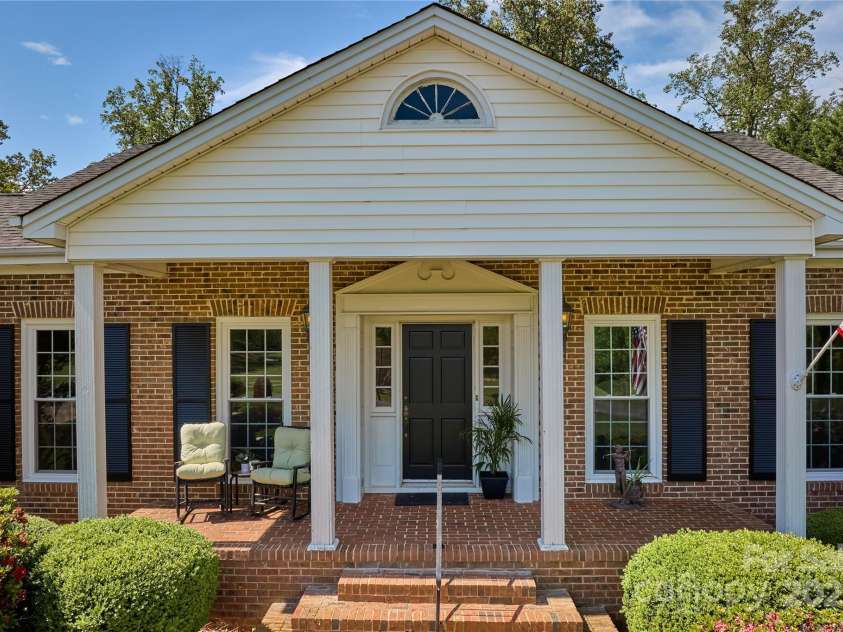 218 Fairway Drive, Shelby, NC 28150.  MLS# CAR4129420, YatesRealty ID 4717. Welcome Home.