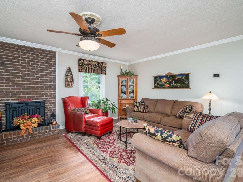 3448 Anderson Mountain Road, Maiden, NC 28650.  MLS# CAR4418208, YatesRealty ID 47170. Main Level Living