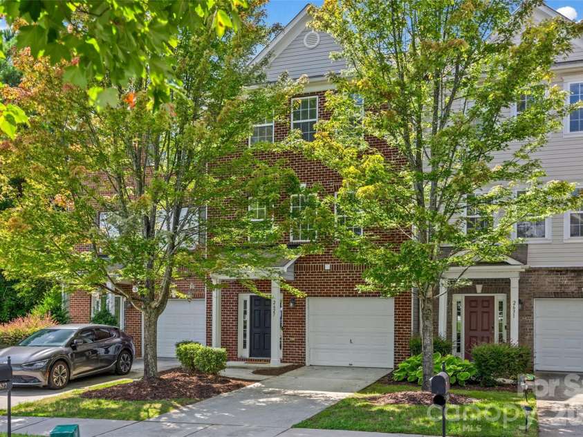 2627 Early Flight Drive, Charlotte, NC 28262.  MLS# CAR4417899, YatesRealty ID 47171. 