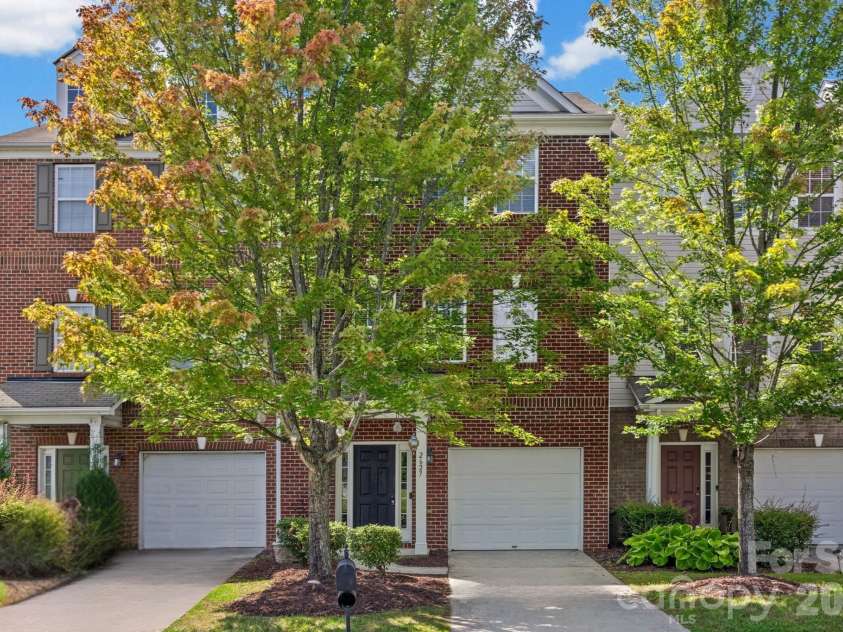 2627 Early Flight Drive, Charlotte, NC 28262.  MLS# CAR4417899, YatesRealty ID 47171. 