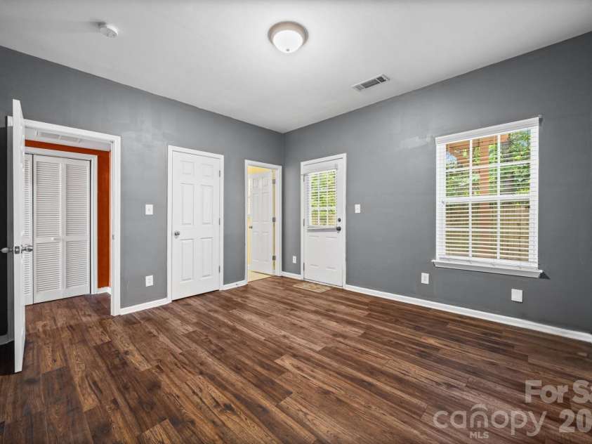 2627 Early Flight Drive, Charlotte, NC 28262.  MLS# CAR4417899, YatesRealty ID 47171. 