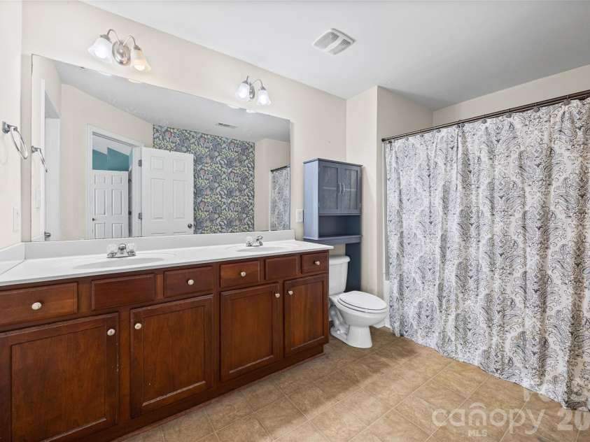 2627 Early Flight Drive, Charlotte, NC 28262.  MLS# CAR4417899, YatesRealty ID 47171. Dual sinks