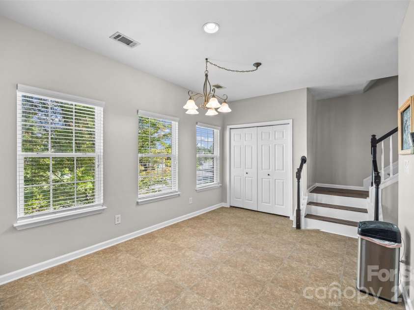 2627 Early Flight Drive, Charlotte, NC 28262.  MLS# CAR4417899, YatesRealty ID 47171. Eat-in kitchen