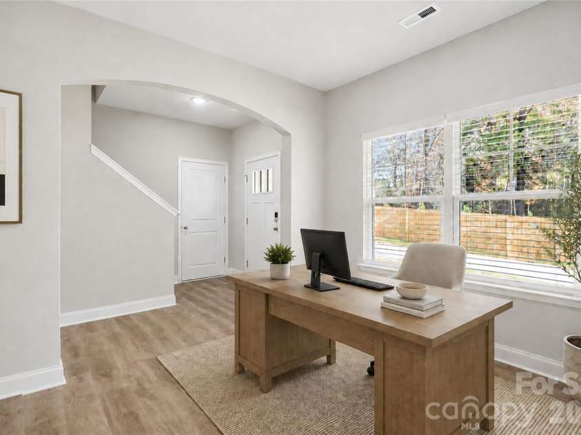 2224 Dardan Woods Drive, Charlotte, NC 28215.  MLS# CAR4418890, YatesRealty ID 47173. 