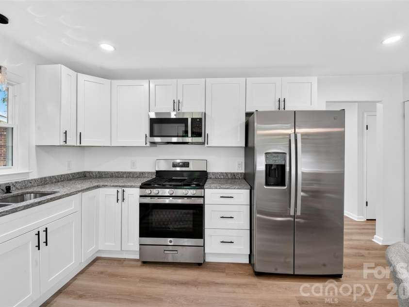 4040 Burnham Court, Winston Salem, NC 27105.  MLS# CAR4409615, YatesRealty ID 47174. Kitchen