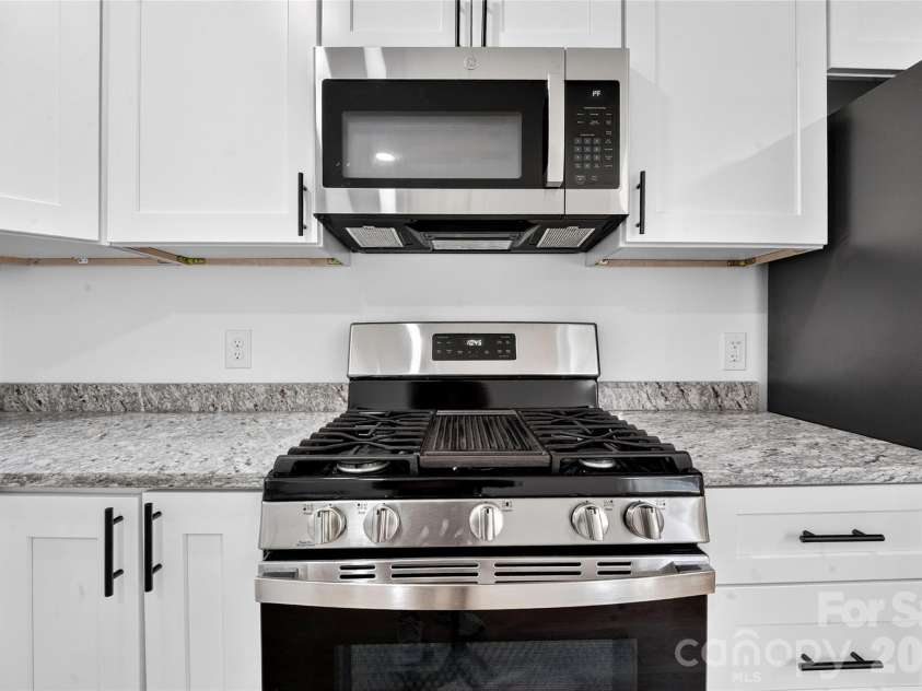 4040 Burnham Court, Winston Salem, NC 27105.  MLS# CAR4409615, YatesRealty ID 47174. Kitchen
