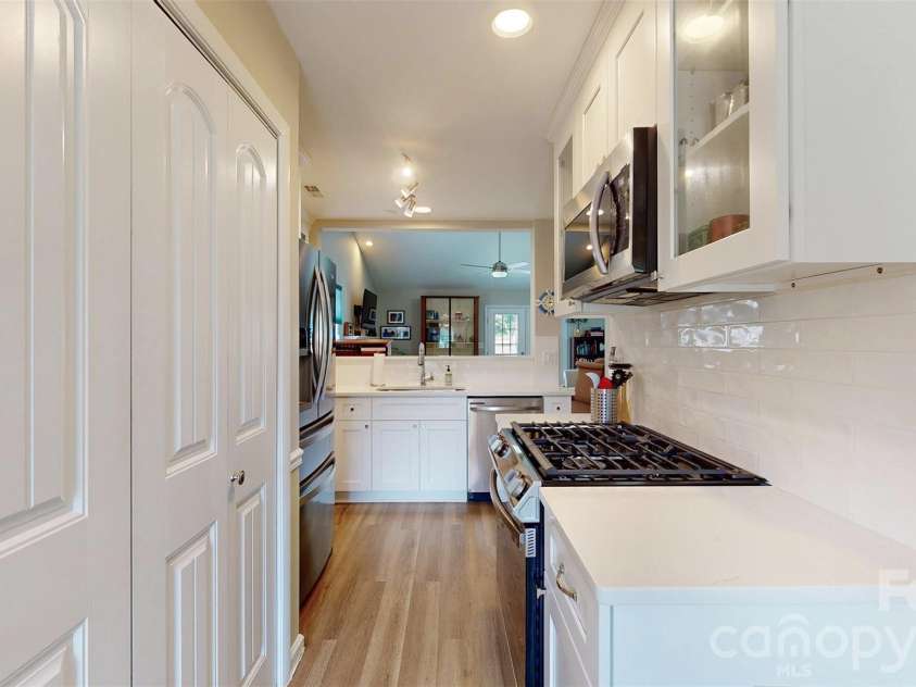 9028 Providence Colony Drive, Charlotte, NC 28277.  MLS# CAR4418913, YatesRealty ID 47179. 