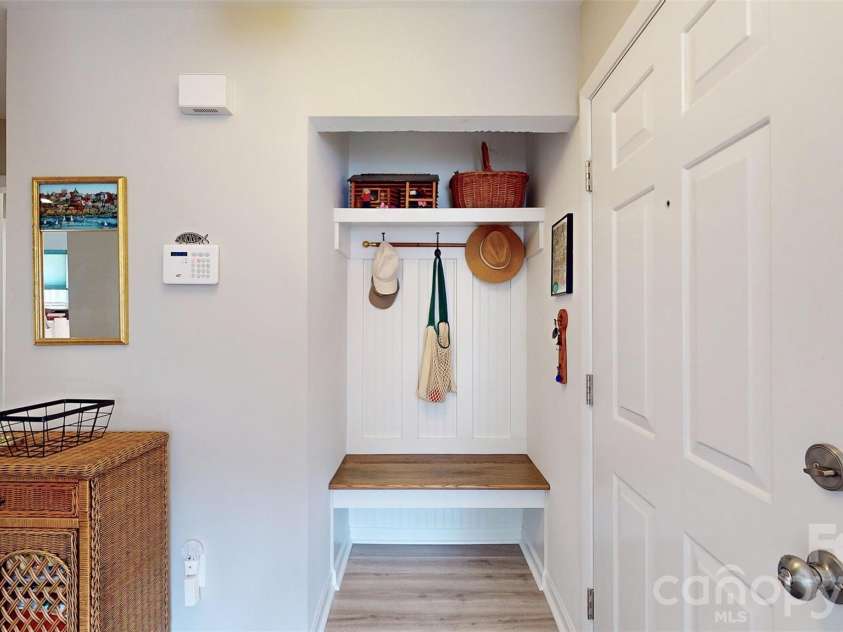 9028 Providence Colony Drive, Charlotte, NC 28277.  MLS# CAR4418913, YatesRealty ID 47179. 
