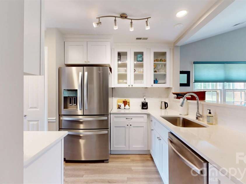 9028 Providence Colony Drive, Charlotte, NC 28277.  MLS# CAR4418913, YatesRealty ID 47179. 