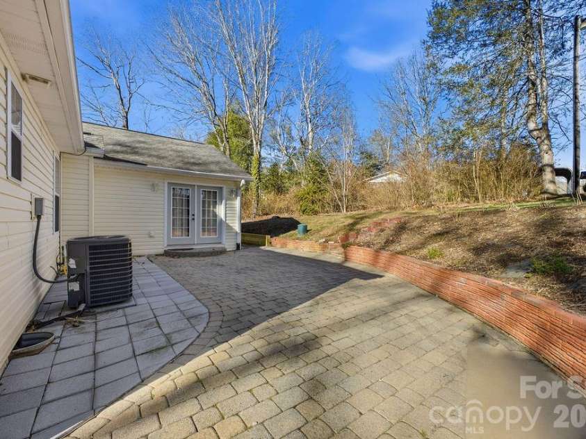 1113 Brookside Camp Road, Hendersonville, NC 28792.  MLS# CAR4335547, YatesRealty ID 4718. 