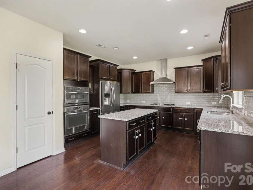 10704 Sky Chase Avenue, Concord, NC 28027.  MLS# CAR4411318, YatesRealty ID 47182. 