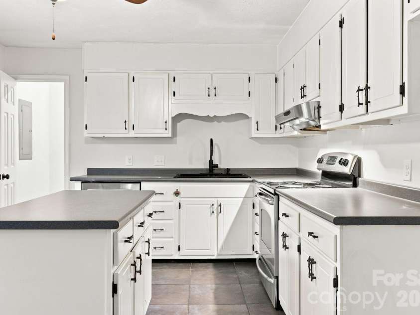 151 Ridgewood Acres Drive, Hendersonville, NC 28792.  MLS# CAR4418419, YatesRealty ID 47183. Kitchen