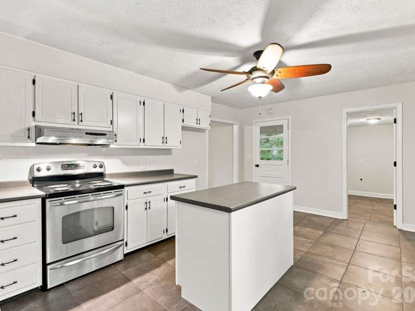 151 Ridgewood Acres Drive, Hendersonville, NC 28792.  MLS# CAR4418419, YatesRealty ID 47183. Large adjustable kitchen island