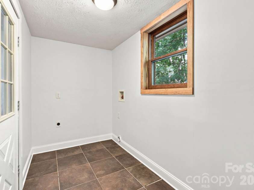 151 Ridgewood Acres Drive, Hendersonville, NC 28792.  MLS# CAR4418419, YatesRealty ID 47183. Mud room with washer/drier hookups