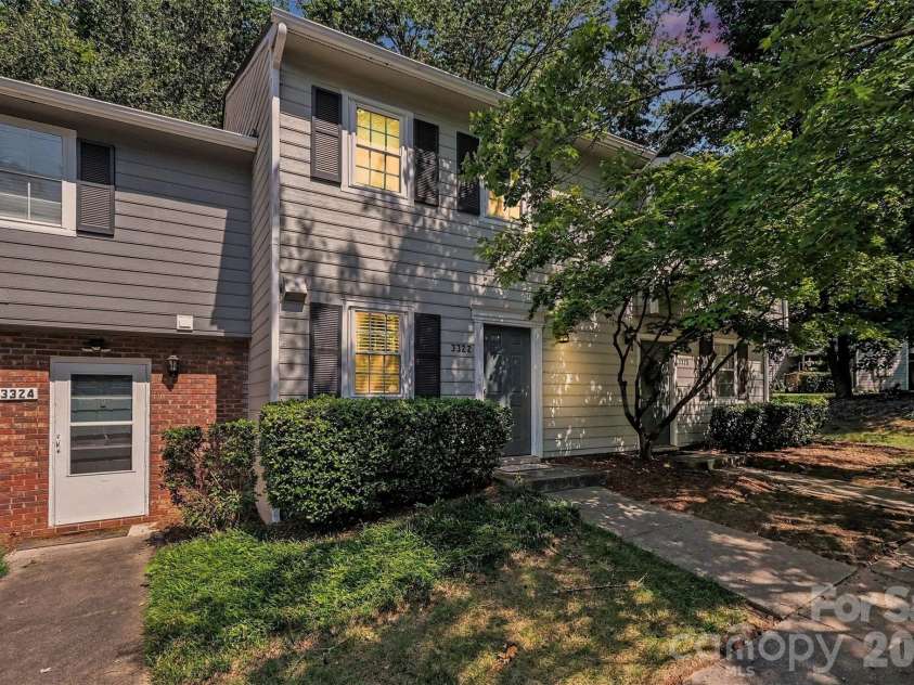 3322 Heathstead Place, Charlotte, NC 28210.  MLS# CAR4418301, YatesRealty ID 47185. 
