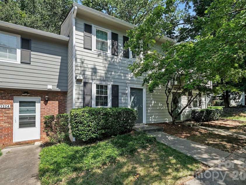 3322 Heathstead Place, Charlotte, NC 28210.  MLS# CAR4418301, YatesRealty ID 47185. 