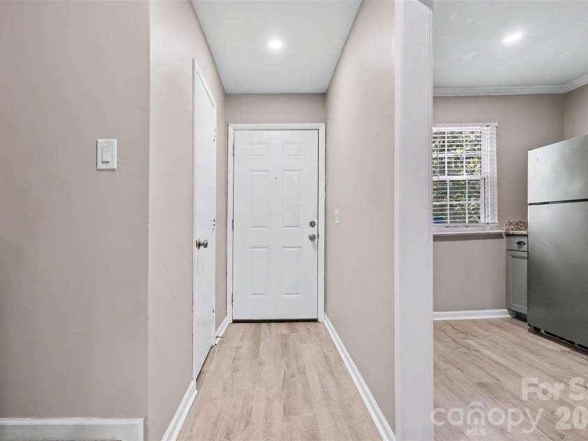 3322 Heathstead Place, Charlotte, NC 28210.  MLS# CAR4418301, YatesRealty ID 47185. 