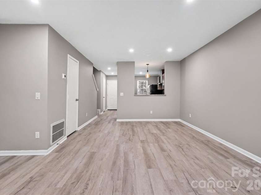3322 Heathstead Place, Charlotte, NC 28210.  MLS# CAR4418301, YatesRealty ID 47185. 