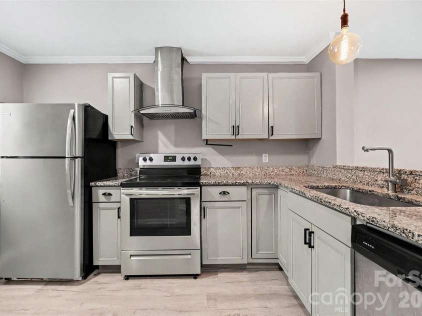 3322 Heathstead Place, Charlotte, NC 28210.  MLS# CAR4418301, YatesRealty ID 47185. 
