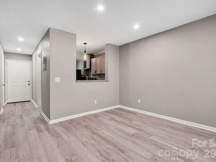 3322 Heathstead Place, Charlotte, NC 28210.  MLS# CAR4418301, YatesRealty ID 47185. 