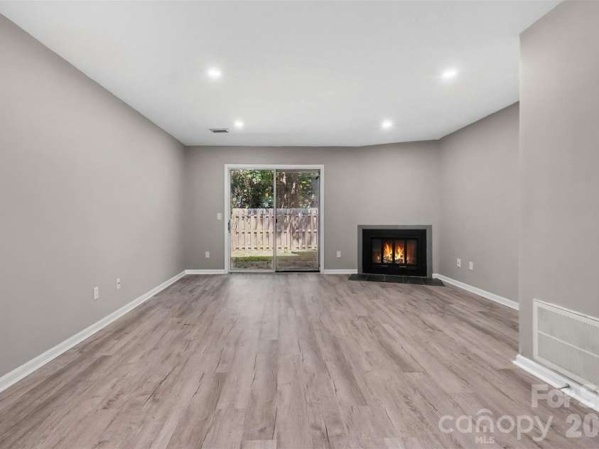 3322 Heathstead Place, Charlotte, NC 28210.  MLS# CAR4418301, YatesRealty ID 47185. 
