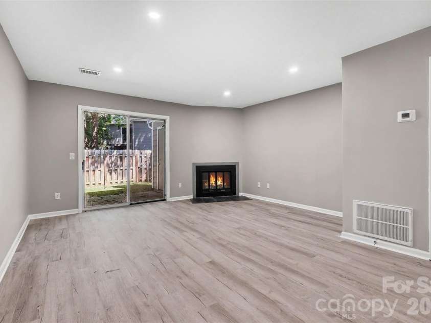 3322 Heathstead Place, Charlotte, NC 28210.  MLS# CAR4418301, YatesRealty ID 47185. 