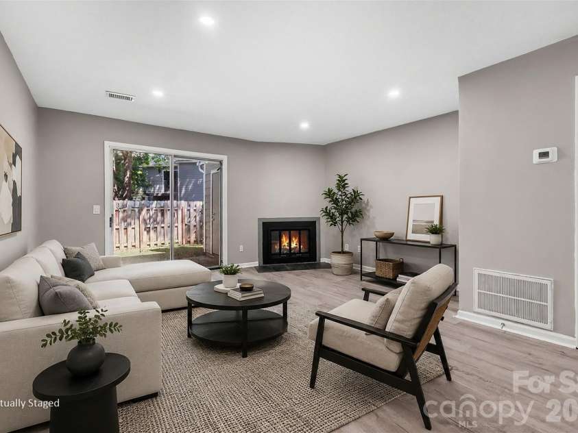 3322 Heathstead Place, Charlotte, NC 28210.  MLS# CAR4418301, YatesRealty ID 47185. 