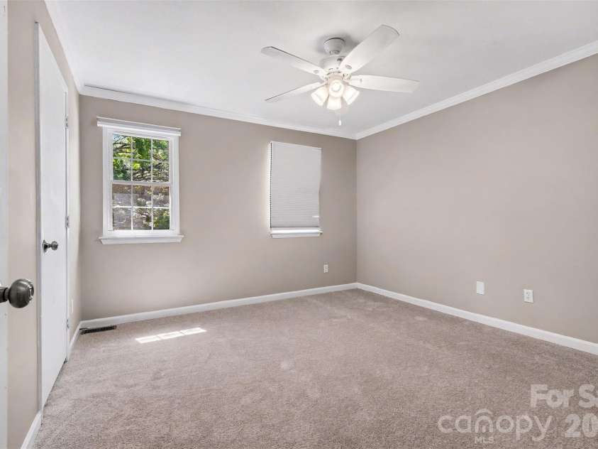 3322 Heathstead Place, Charlotte, NC 28210.  MLS# CAR4418301, YatesRealty ID 47185. 